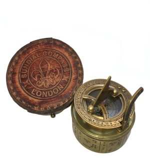 KOMPASSI-AURINKOKELLO LONDON